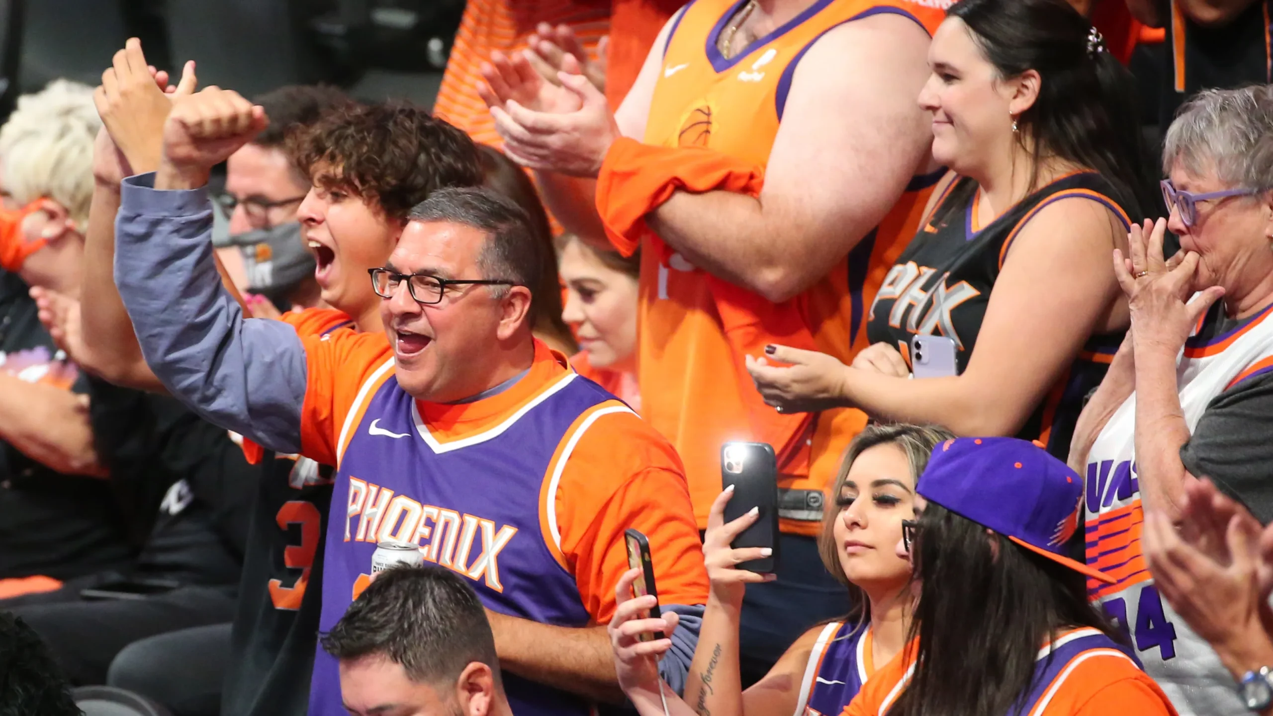 Report: Phoenix Suns fans angry reaction towards Bradley Beal latest comments…