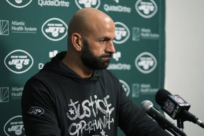 ”No Excuses: Head Coach Robert Saleh Of Jet Is Asking For Early Retirement.”