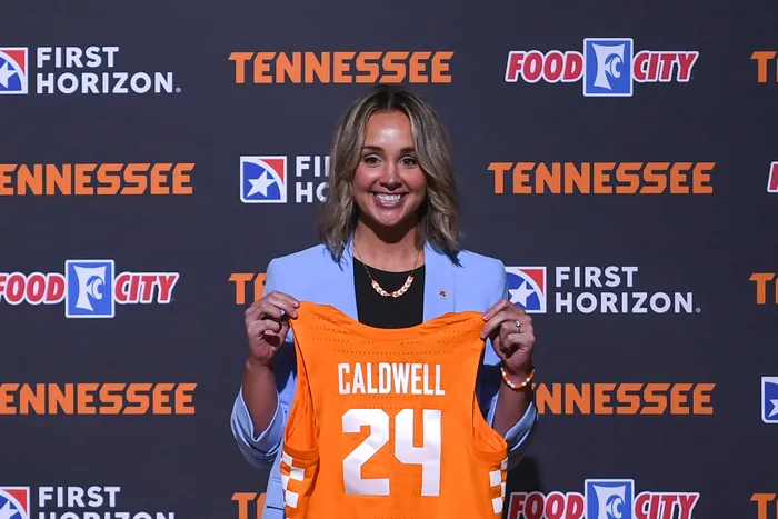 LIVE NOW: How Lady Vols New HC is Getting Along with the likes of…