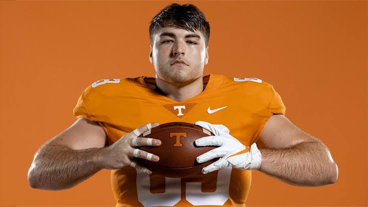 Tennessee volunteers offensive lineman Cooper Mays parents now announced…