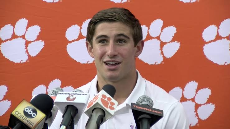 Breaking: Son of Clemson Tigers head coach Will Swinney declined to continue playing for the team because of…