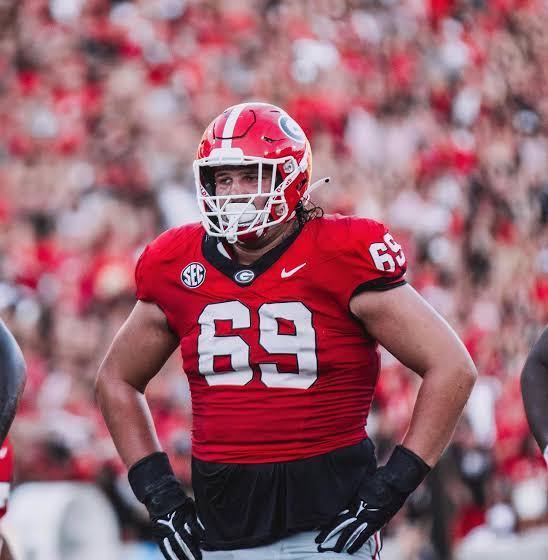 “Stunning” Georgia Bulldogs standout Tate Ratledge reveals he has no desire to leave for another…