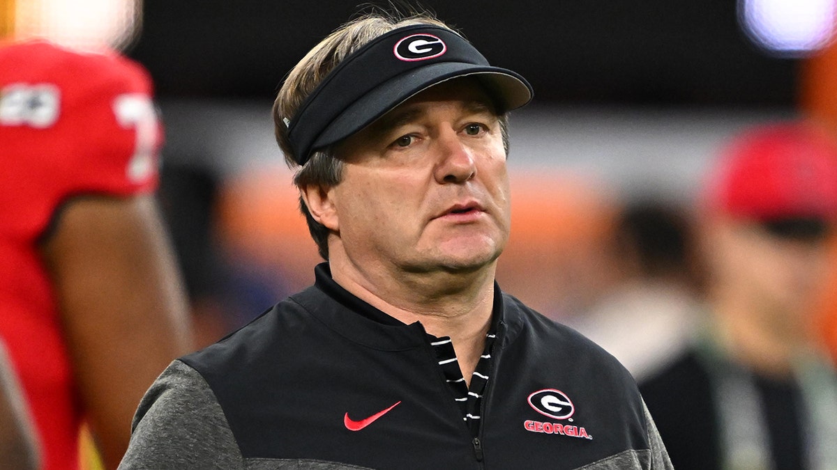 Coach Kirby Smart shares some related information regarding his contract with the Dawgs…