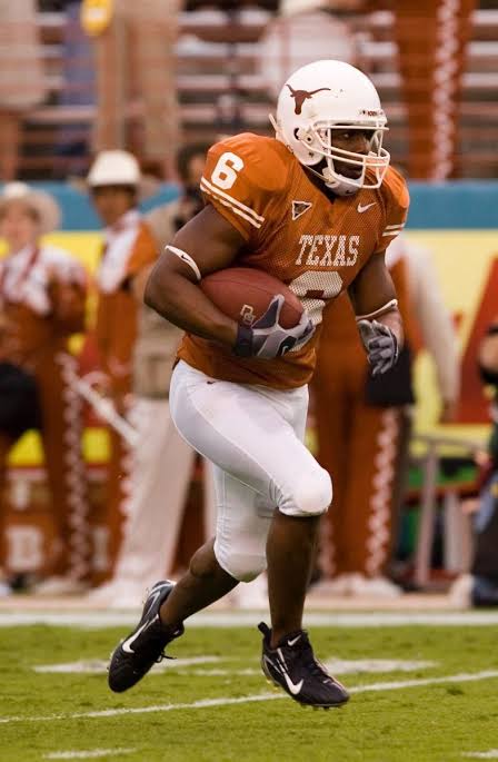 Texas Legend Returns: Former Texas Star Quan Cosby Rejoins longhorns Football as New Bevo, Hook ’em A. Director…