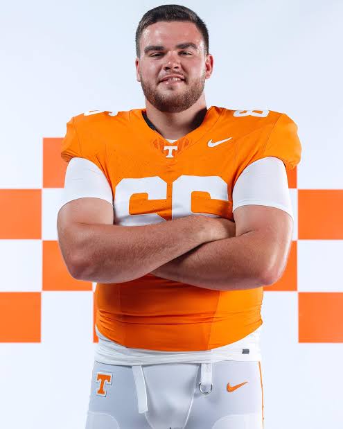 BREAKING: Tennessee OL Dayne Davis Flips Commitment to LSU Over Texas, Georgia, and Vanderbilt…