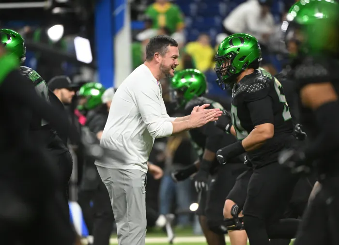 BREAKING NEWS: Ducks’ Coach Lanning Singled Out a Star Player with High Praise in the Lead-up to the Rose Bowl Matchup Against Ohio State.Read more…