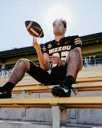Breaking: Luke Bauer Becomes the First Missouri Tigers Player Inducted into the Hall of Fame with a Full Documentary on Netflix – His Impact is Unmatched