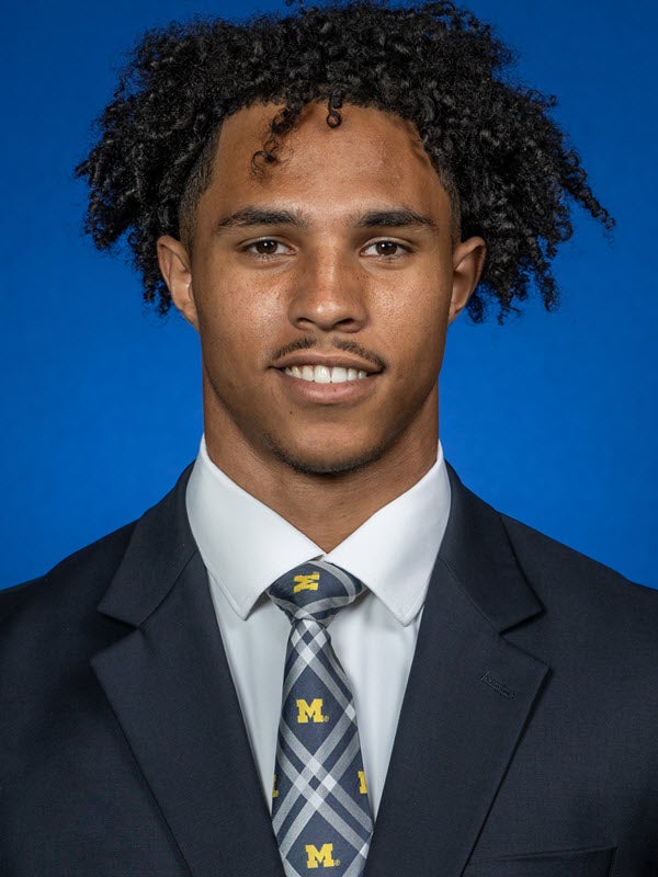 Sherrone Moore Rejoices’ – Bloomington, IN – In a surprising yet commendable display of sportsmanship and financial responsibility, former Michigan Wolverines football star Tyler Morris has returned $2.1 million to his former team following his transfer to the…..