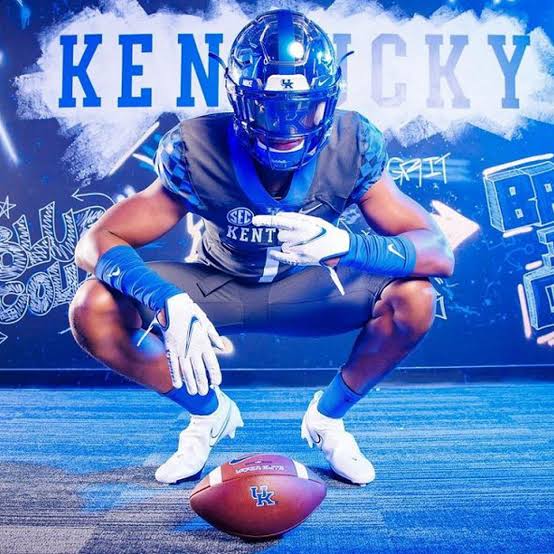 BREAKING: In a stunning display of recruiting prowess, the Kentucky Wildcats football program has etched its name into history, becoming the first team ever to secure commitments from three of the nation’s top recruits in a single day. This unprecedented feat has sent…..