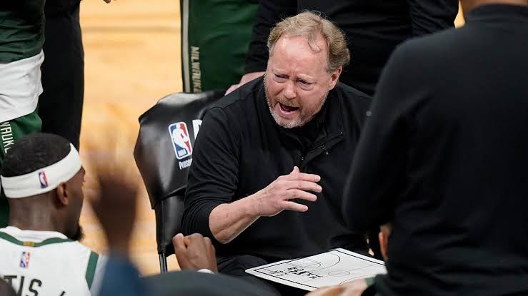 Coach Mike Budenholzer announced that he has returned to the team with the intention of resolving and settling all outstanding issues between himself and the players, aiming to restore unity and clarity within the organization. However, during the course of these internal discussions, tensions resurfaced and the situation escalated, ultimately leading to his dismissal. Budenholzer stated that his return was…Read More Below..
