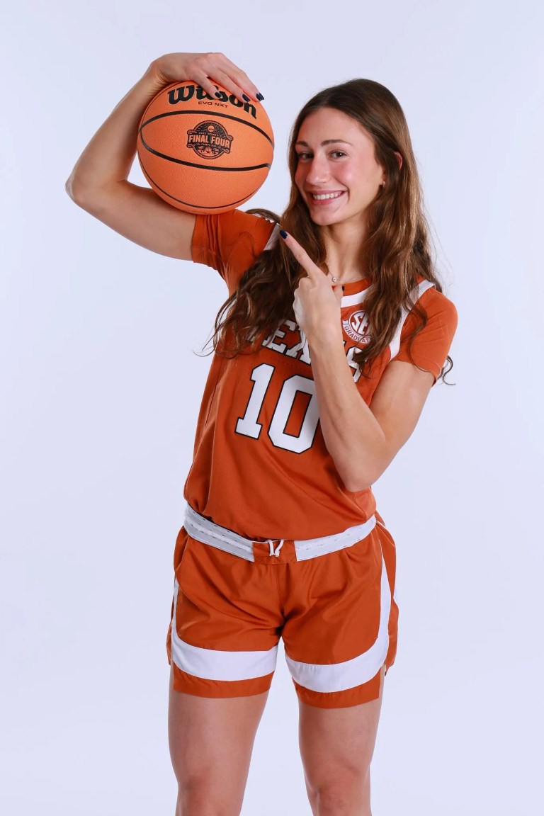 Unprecedented Rejection: Texas Longhorns star Shay Holle rejects a massive $6.5 million NIL offer from Duke, prioritizing team loyalty over financial gain……