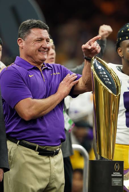 SAD NEWS – LSU Tigers head coach Brian Kelly has announced his retirement, effective immediately. The news, delivered in a somber press conference earlier today, has left fans, players, and colleagues alike reeling with a mixture of….