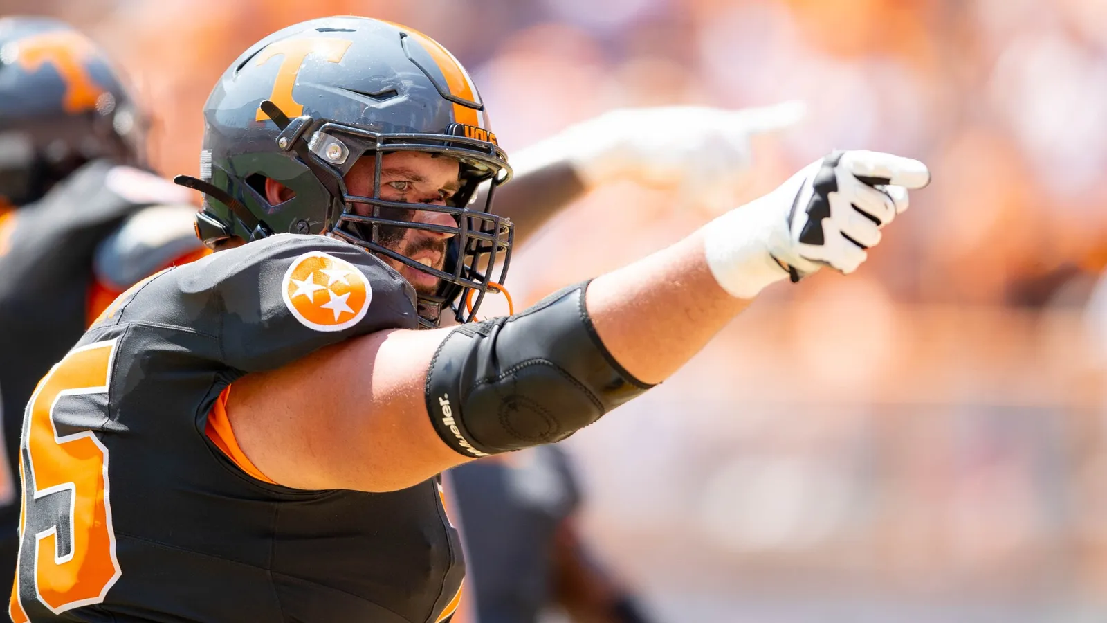 Sources: LSU Tigers adding former Tennessee OL to offensive staff due to…Read More Below..