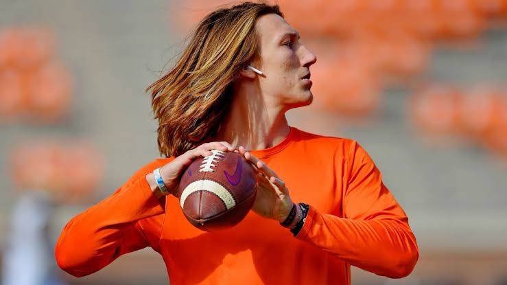 ESPN BOMBSHELL: Trevor Lawrence Rejoins Clemson Tigers, Igniting Buzz Among Fans and Alumni In a significant move that has energized the Clemson community and college football fans nationwide, former star quarterback Trevor Lawrence is officially returning to the program. Clemson Athletics confirmed the news earlier today, marking his first official return since leaving for the NFL. …Read More Below.