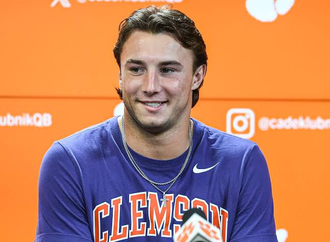 Cade Klubnik Shocks Fans With Stunning LSU Move After Medical Clearance – Clemson Star Signs 5-Year Deal Worth $450/Week Plus Bonuses. According To ESPN Report Covering The Club’s Recently Announced Star, Left Clemson Tigers Signing Yesterday Morning After…